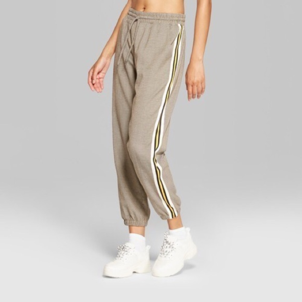 NWT Women’s woven jogger plaid pants